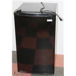 MAGIC CHEF MINI BAR FRIDGE