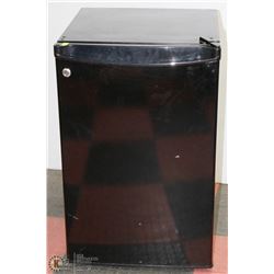 GE MINI BAR FRIDGE