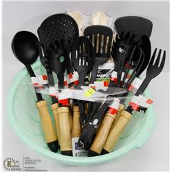 BOWL OF KITCHEN ACCESSORIES