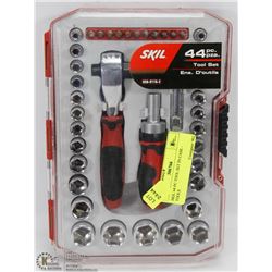 SKIL 44-PC TOOL SET IN CASE - TOOLS