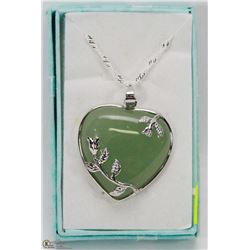 AVENTURINE HEART SHAPED PENDANT WITH CHAIN.