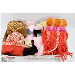 FLATS OF SCARFS, GLOVES AND TOQUES