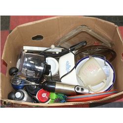 BOX OF HOUSEWARES/ DISHWARE