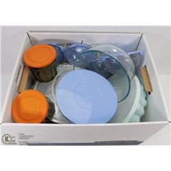 LARGE BOX OF PYREX AND OTHER VINTAGE WARES