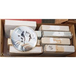 COLLECTORS DUCKS UNLIMITED 8 PLATE SET WITH WOOD&