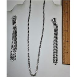 11)  VINTAGE SINGLE STRAND OF CLEAR