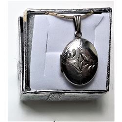 5)  STERLING SILVER ETCHED OVAL LOCKET