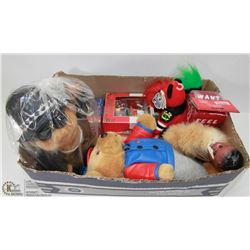 BOX OF COLLECTIBLE ITEMS INCL, ICE BEAR, CHICAGO