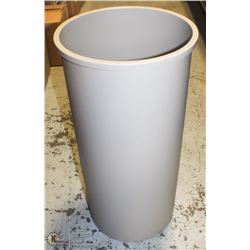NEW RUBBERMAID 22 GAL GARBAGE CAN