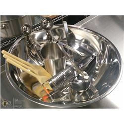 16QT BOWL & KITCHEN TOOLS SET - LOT OF 10 PIECES