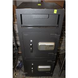 DUAL-DOOR UPRIGHT COMBINATION SAFE