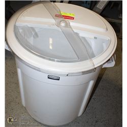 NEW RUBBERMAID 20 GAL INGREDIENT BIN W LID