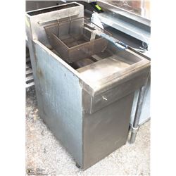 DOUBLE BASKET 130000 BTU QUEST DEEP FRYER