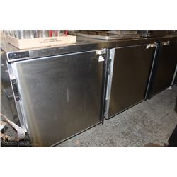 DIAMOND 3 DOOR COMMERCIAL S/S REFRIGERATED CABINET