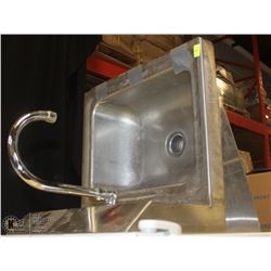 WALL MOUNTED STAINLESS STEEL PERSONAL WASHING SINK