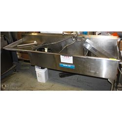 STAINLESS STEEL 3 WELL SINK.
