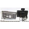 Image 1 : 2 VINTAGE POLAROID CAMERAS