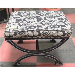 SHOWHOME BENCH SEAT 22 X 17 X 17