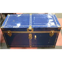 CLASSIC OVERSIZED VINTAGE TRUNK