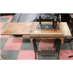 VINTAGE RELIANCE SEWING MACHINE & CABINET