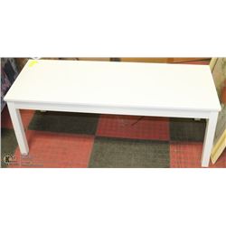 WHITE WOODEN BENCH