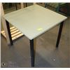 Image 1 : GREEN SQUARE TABLE