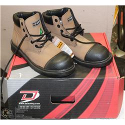 PAIR OF DYNAMIC SIZE 7 3E STEEL TOE WORK BOOTS