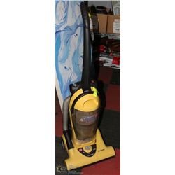 HOOVER UPRIGHT VACUUM