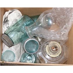 BOX WITH ANTIQUE OIL LAMP WITH GLOBE, BLUE MASON