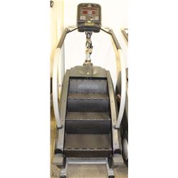STAR TRAC STAIR CLIMBER