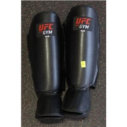 2 PAIRS ADULT SHIN GUARDS - SIZE S/M