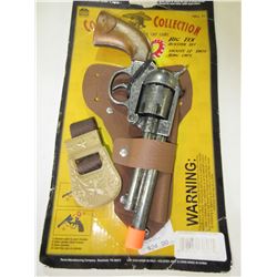 New Cowboy Collection Big Tex Holster set Cap Gun / shoots 12 shot round