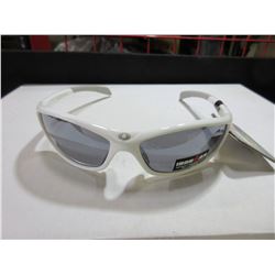 New IronMan Foster Grant Sunglasses / 100% Max block