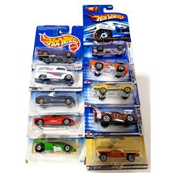 10 HOTWHEELS