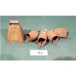 4 ANTIQUE HORSE SLEIGH BELLS & SMALL VINTAGE LIVESTOCK BELL