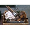 Image 1 : BOX LOT OF VINTAGE ITEMS