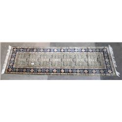 VINTAGE CARPET HALLWAY RUNNER