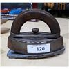 Image 1 : ANTIQUE TAYLOR-FORBES SAD IRON