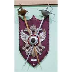 WOOD CREST/FAMILY SHIELD W/METAL SWORD