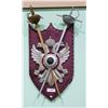 Image 1 : WOOD CREST/FAMILY SHIELD W/METAL SWORD