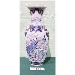 BEAUTIFUL JAPANESE PORCELAIN VASE