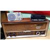 Image 2 : LOT OF 7 VINTAGE RADIOS
