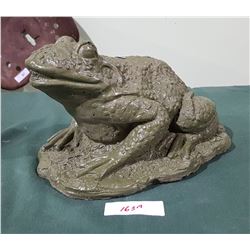 HIGHLY DETAILED CONCRETE FROG STATUE