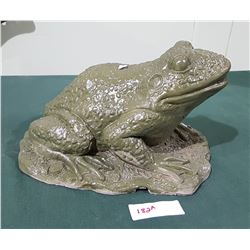 HIGHLY DETAILED CONCRETE FROG STATUE