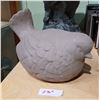 Image 1 : HIGHLY DETAILED CONCRETE BIRD STATUE