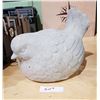 Image 1 : HIGHLY DETAILED CONCRETE BIRD STATUE