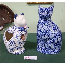 2 BLUE/WHITE DÉCOR CATS