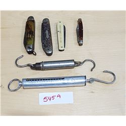 4 VINTAGE POCKET KNIVES & 2 VINTAGE SPRING SCALES