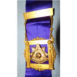 Vintage Masonic Lodge memorabilia including solid gold Oscar Mueller Past Master pin, 1914