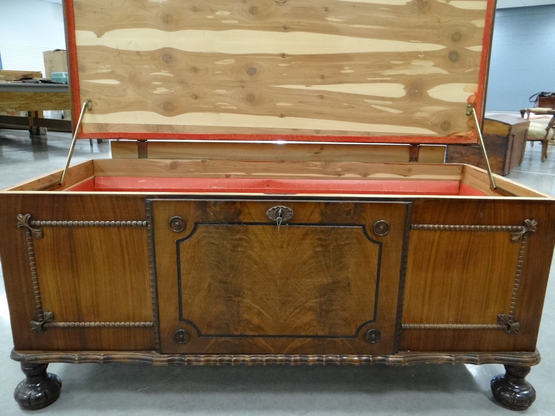 Roos cedar chest, original label, lockable w/ key, 23"h x 45"w x 19"d